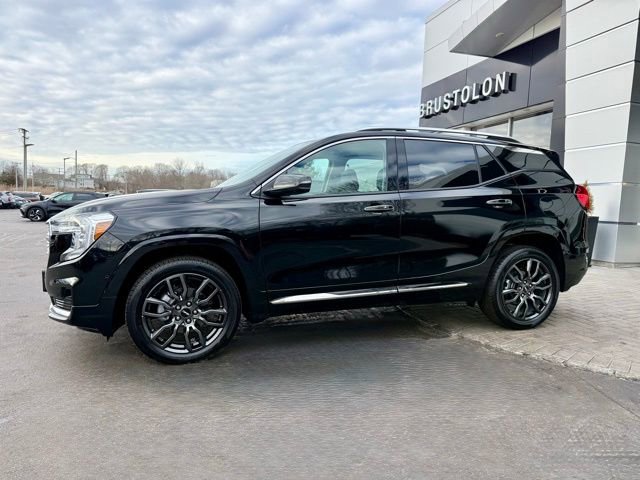 Used 2023 GMC Terrain Denali w/ Black Diamond Edition image 8