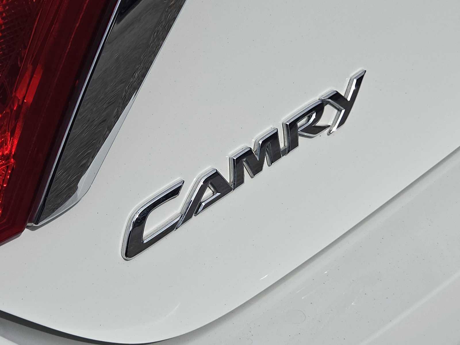 Used 2016 Toyota Camry LE image 10