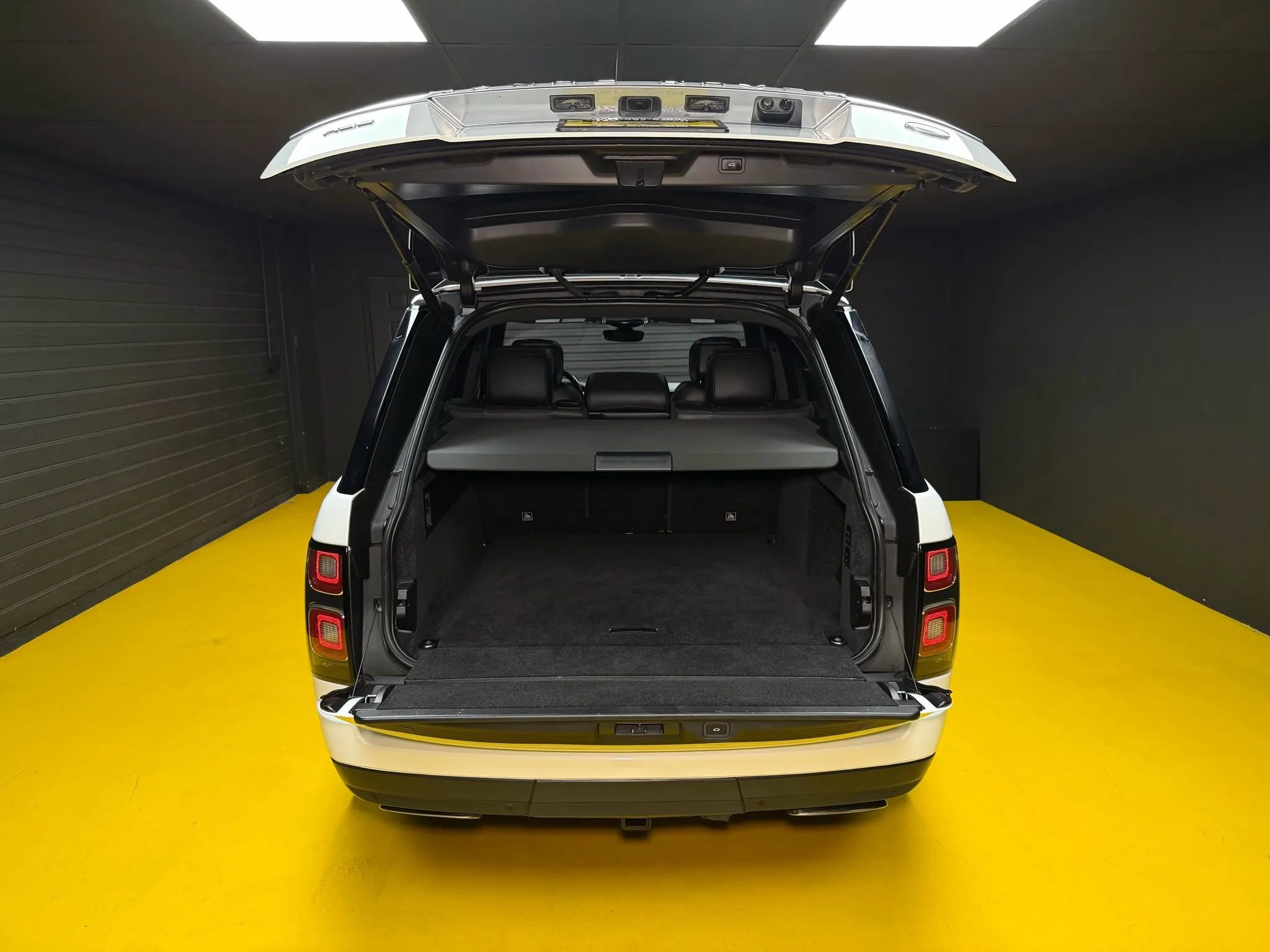 Used 2018 Land Rover Range Rover HSE AWD/4WD image 12