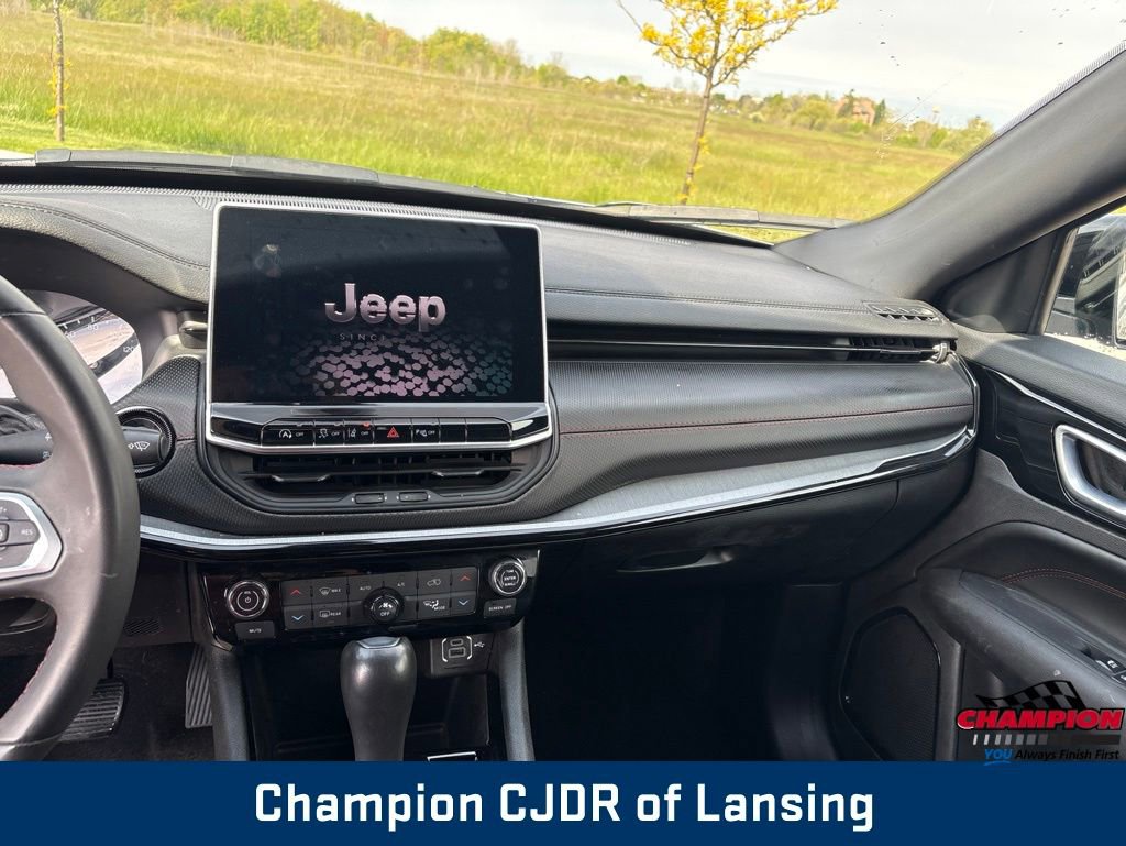 Used 2025 Jeep Compass Trailhawk AWD/4WD image 28