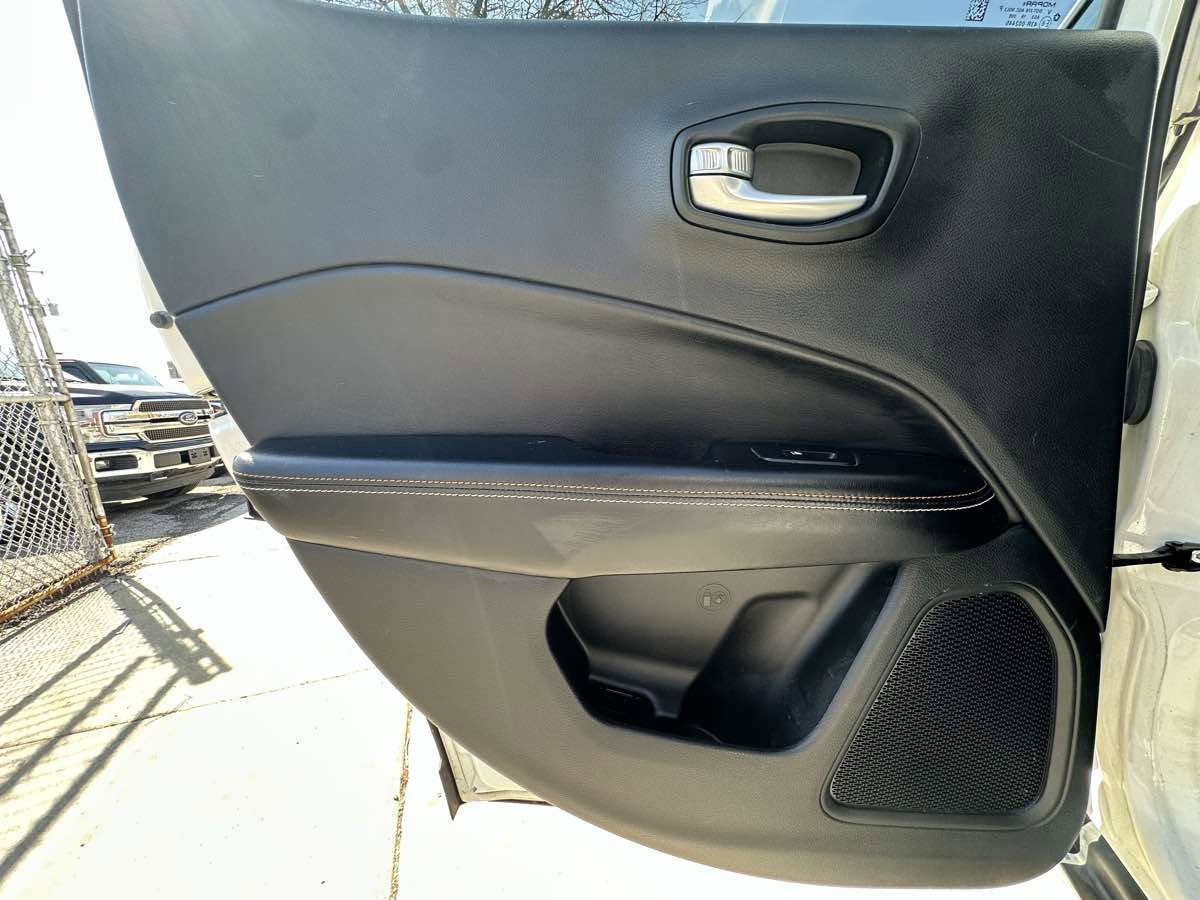 Used 2019 Jeep Compass Latitude image 38