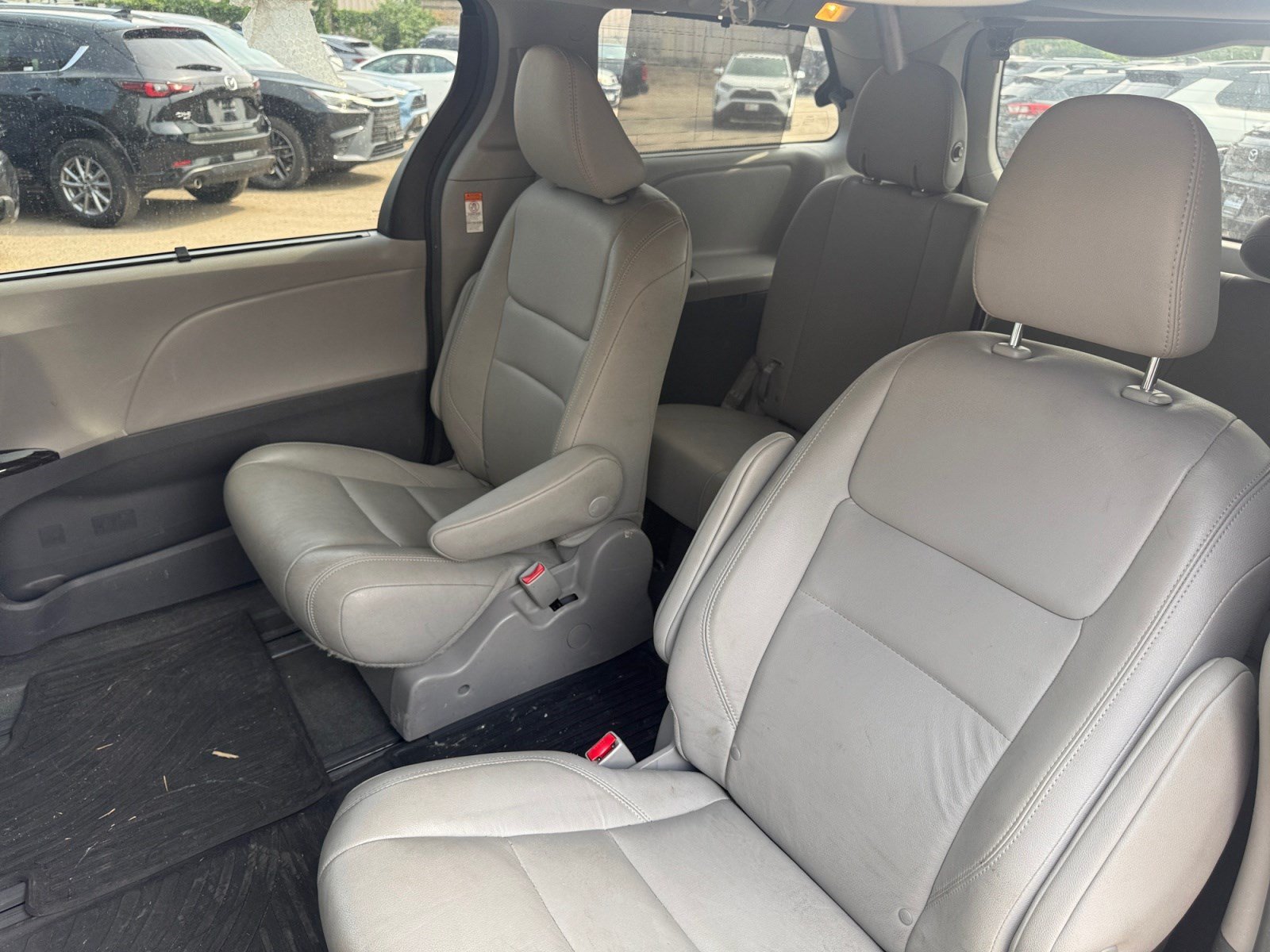 Used 2018 Toyota Sienna XLE w/ XLE Navigation Package AWD/4WD image 17