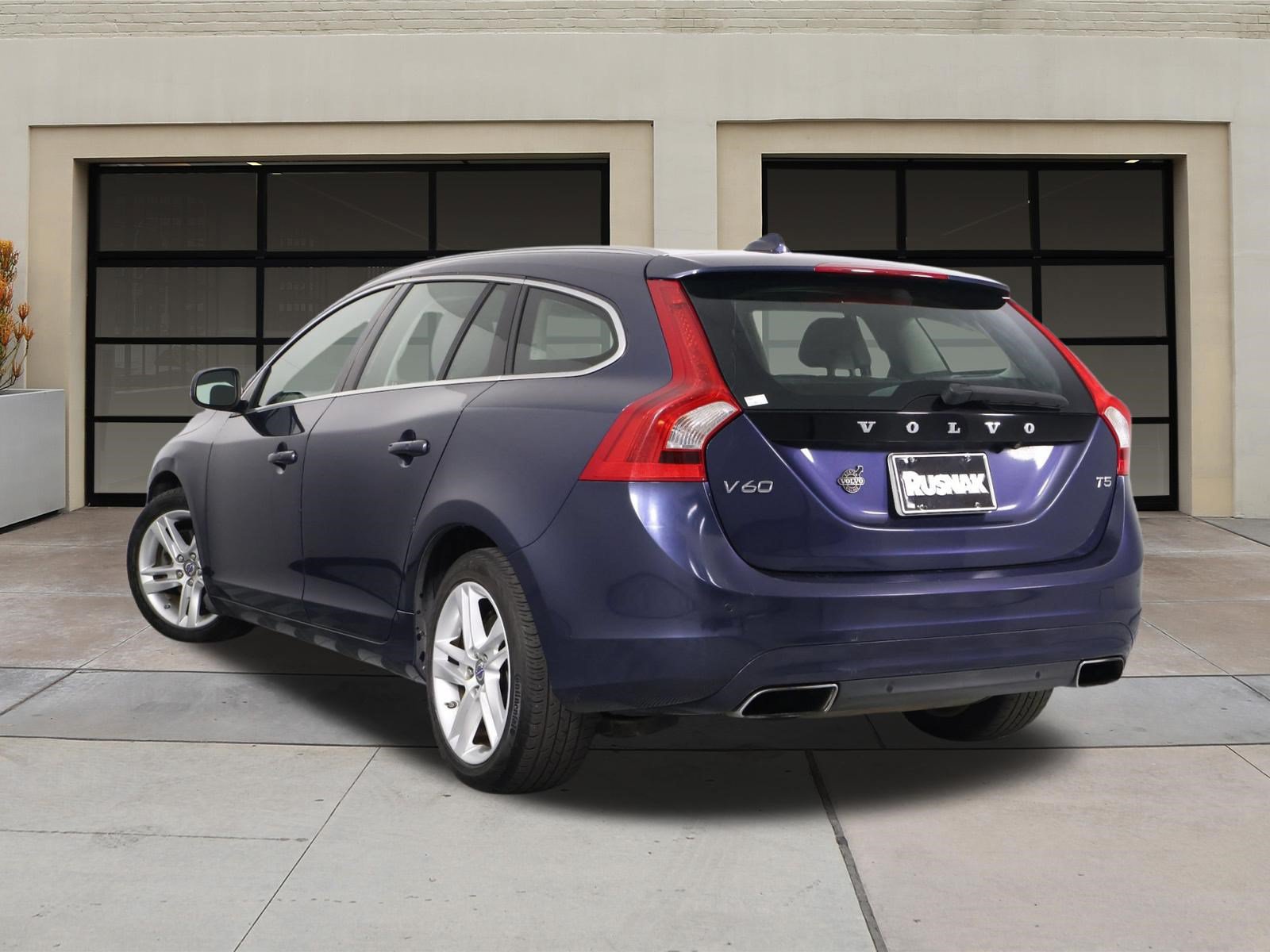 Used 2015 Volvo V60 T5 Premier w/ Convenience Package FWD image 2