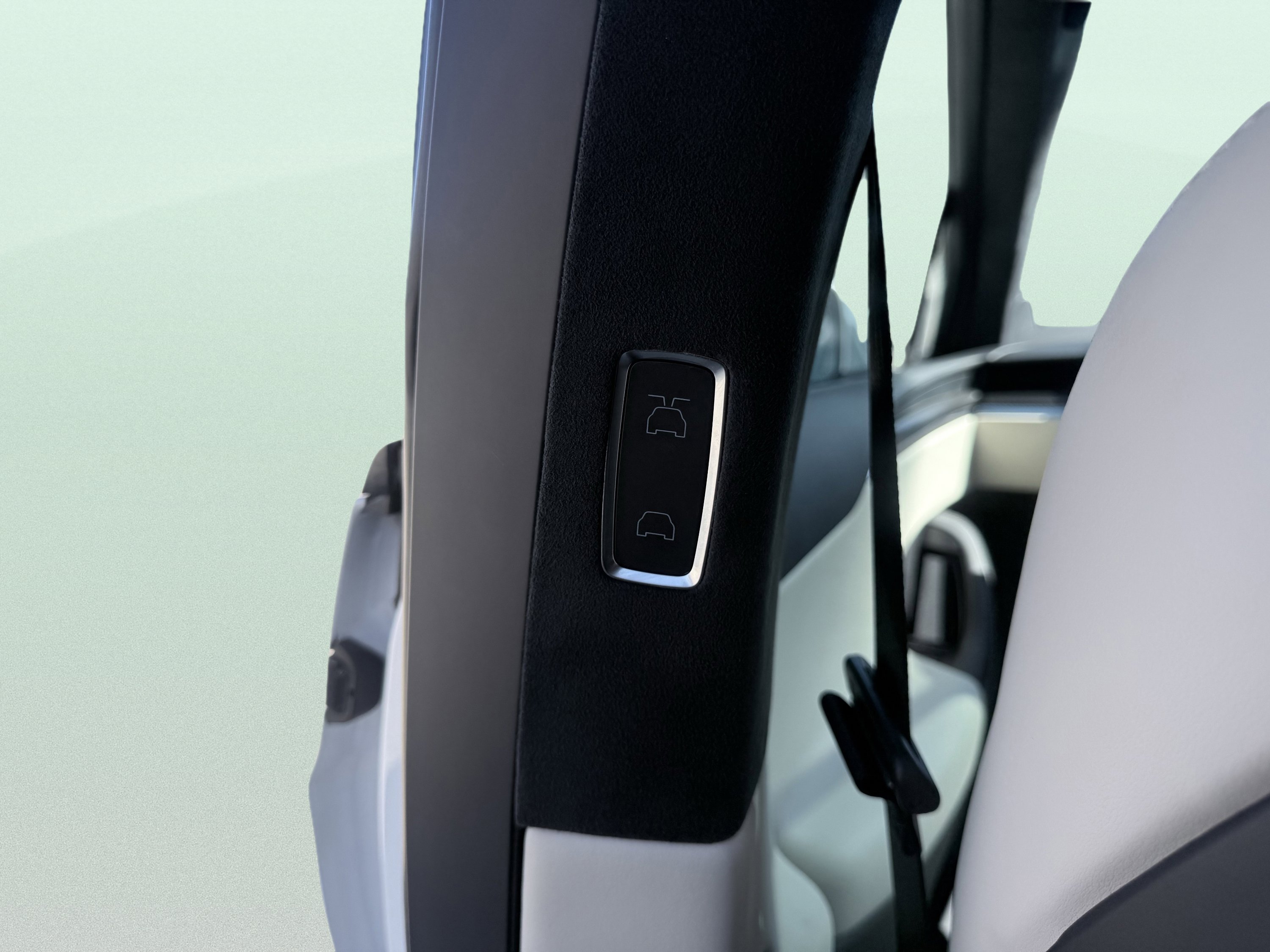 Used 2022 Tesla Model X Plaid image 43