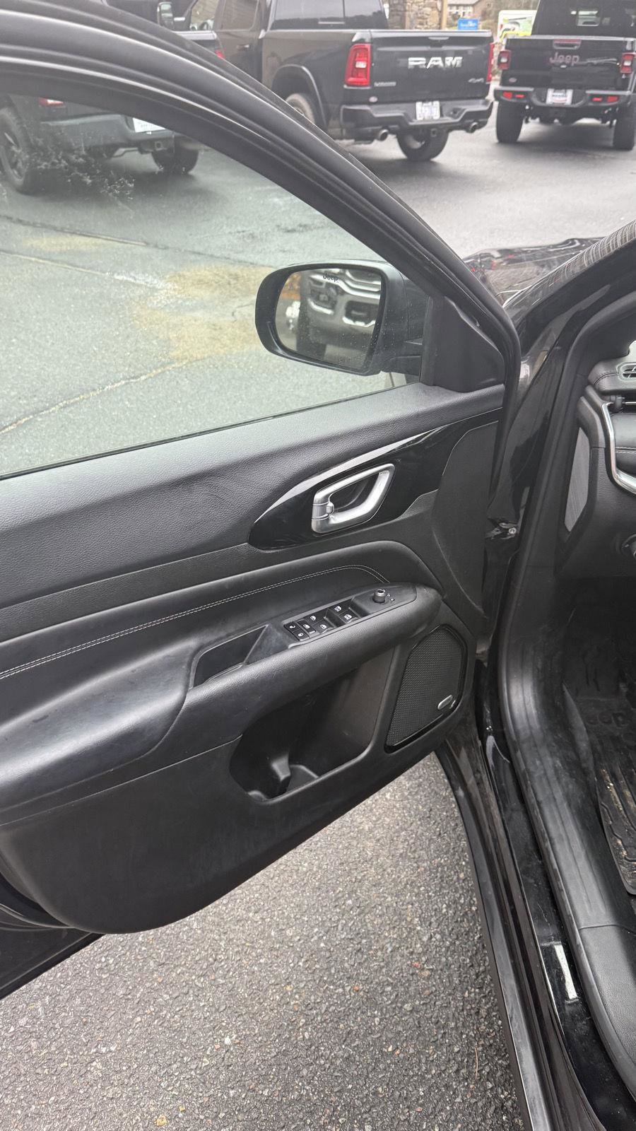 Certified 2024 Jeep Compass Limited w/ High Altitude Package image 9