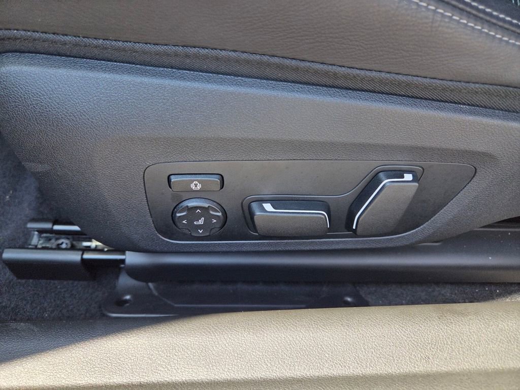 Used 2025 BMW M2 w/ Lighting Package image 5