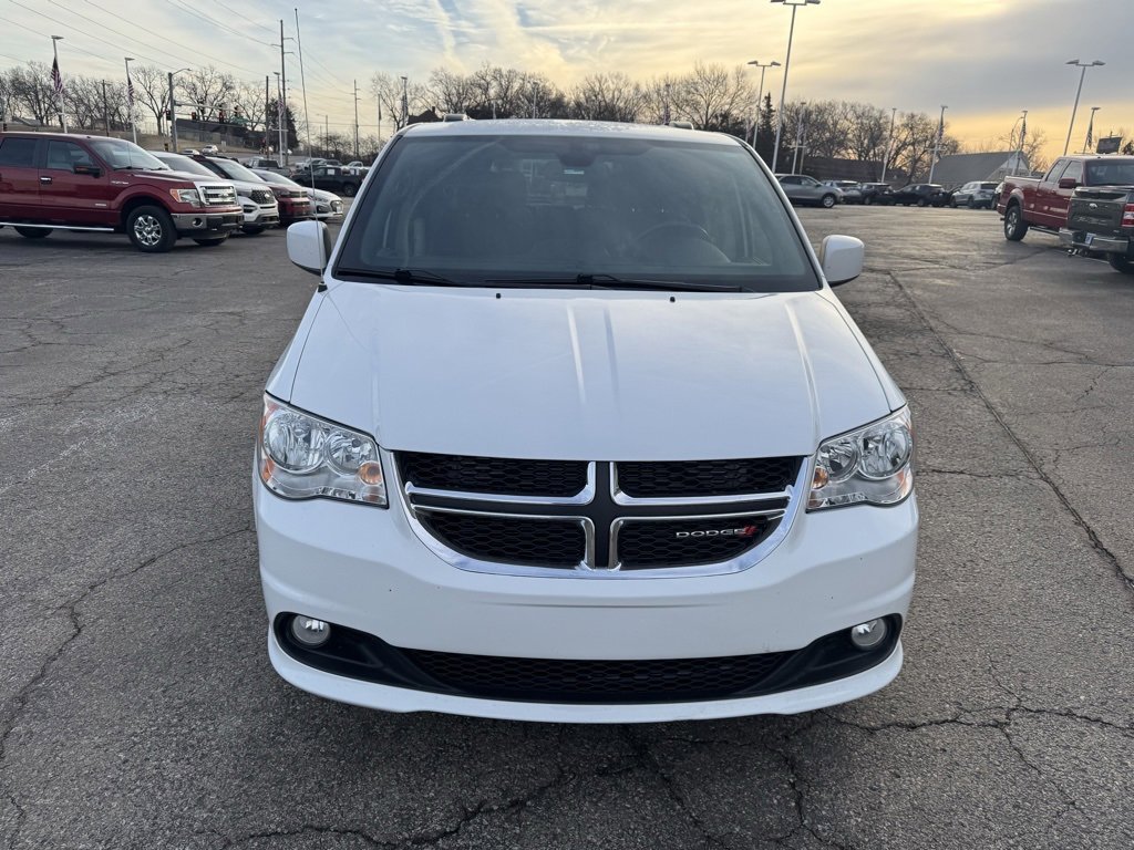 Used 2019 Dodge Grand Caravan SXT w/ Driver Convenience Group image 2