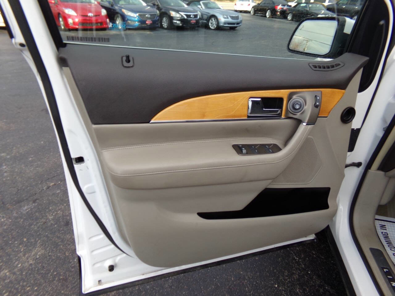 Used 2012 Lincoln MKX FWD image 12