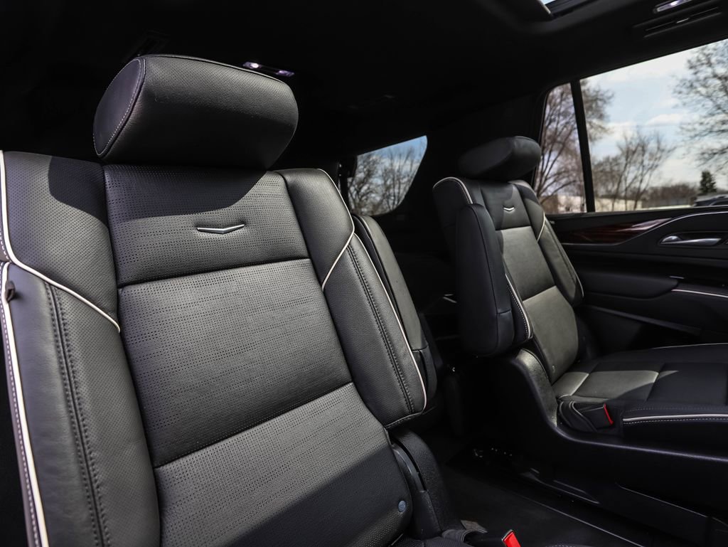 Used 2023 Cadillac Escalade Premium Luxury w/ LPO, Radiant Package AWD/4WD image 28
