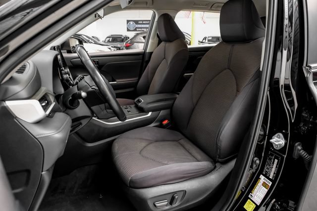Used 2023 Toyota Highlander LE AWD/4WD image 34