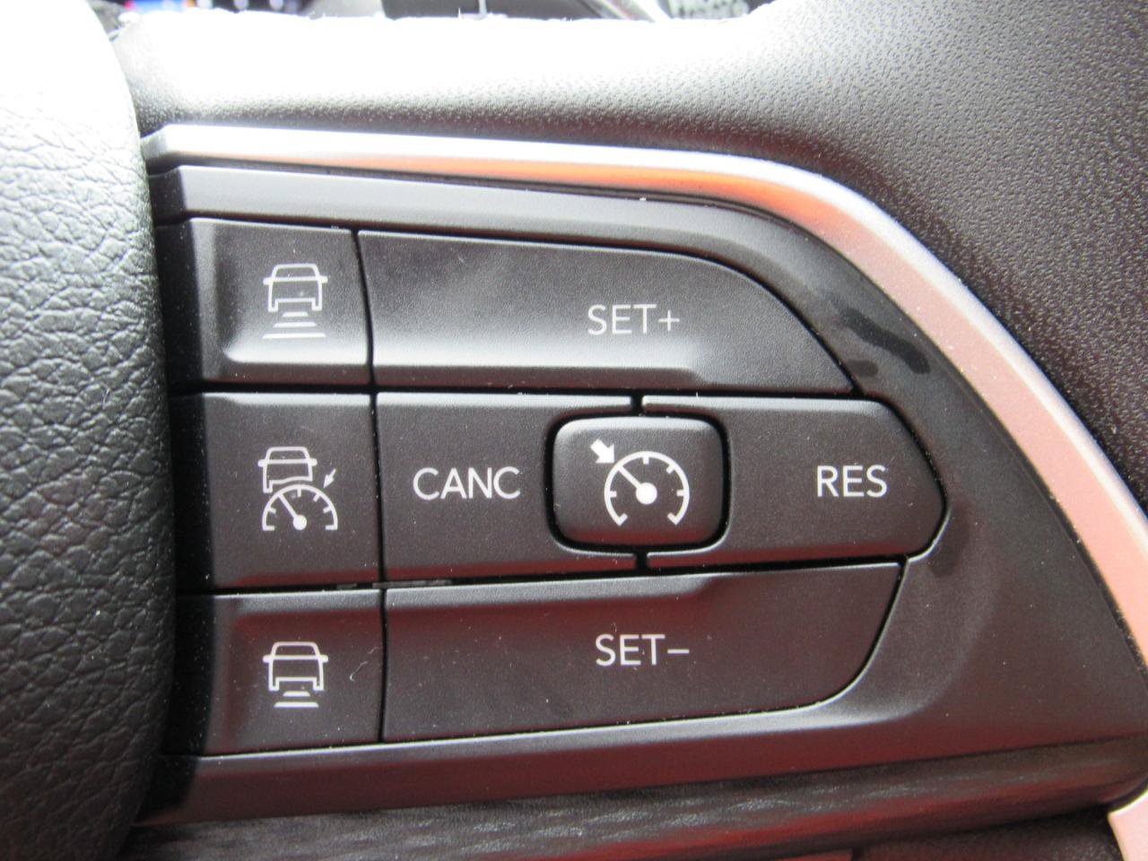 Used 2024 Jeep Grand Cherokee Laredo X AWD/4WD image 23