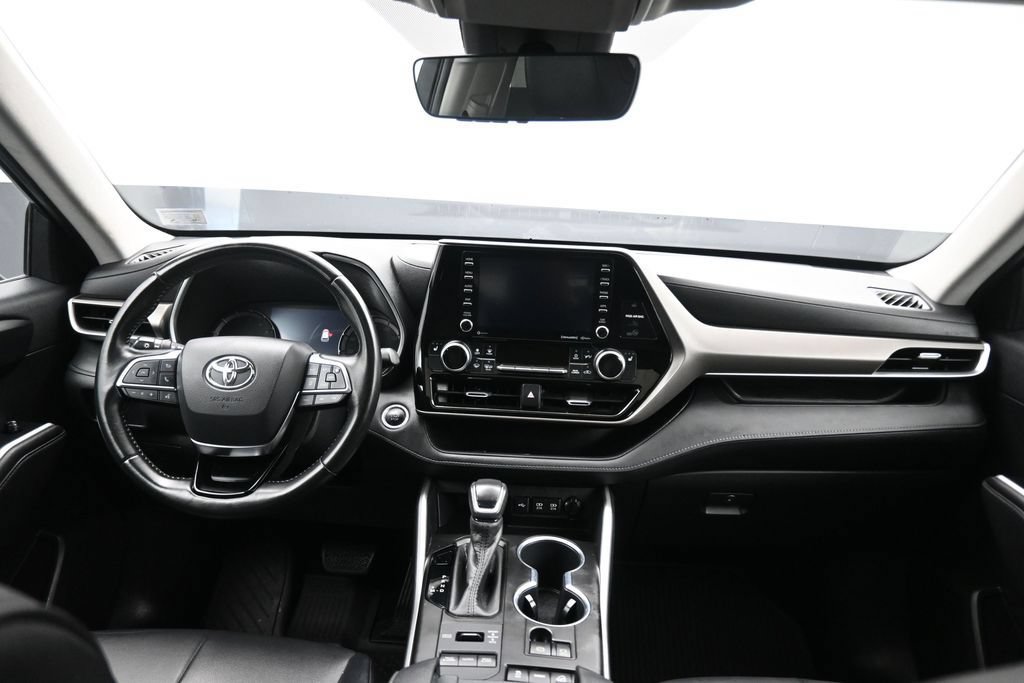 Used 2020 Toyota Highlander XLE AWD/4WD image 51