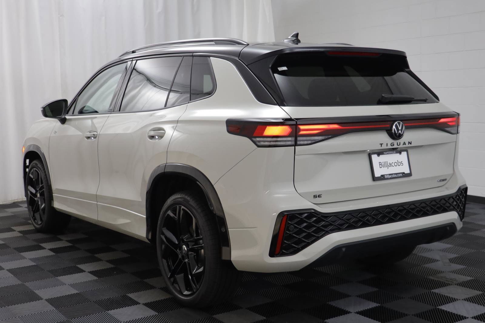 New 2026 Volkswagen Tiguan SE R-Line image 14