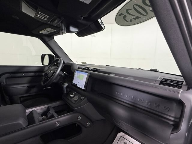 Used 2025 Land Rover Defender 110 X-Dynamic SE AWD/4WD image 31