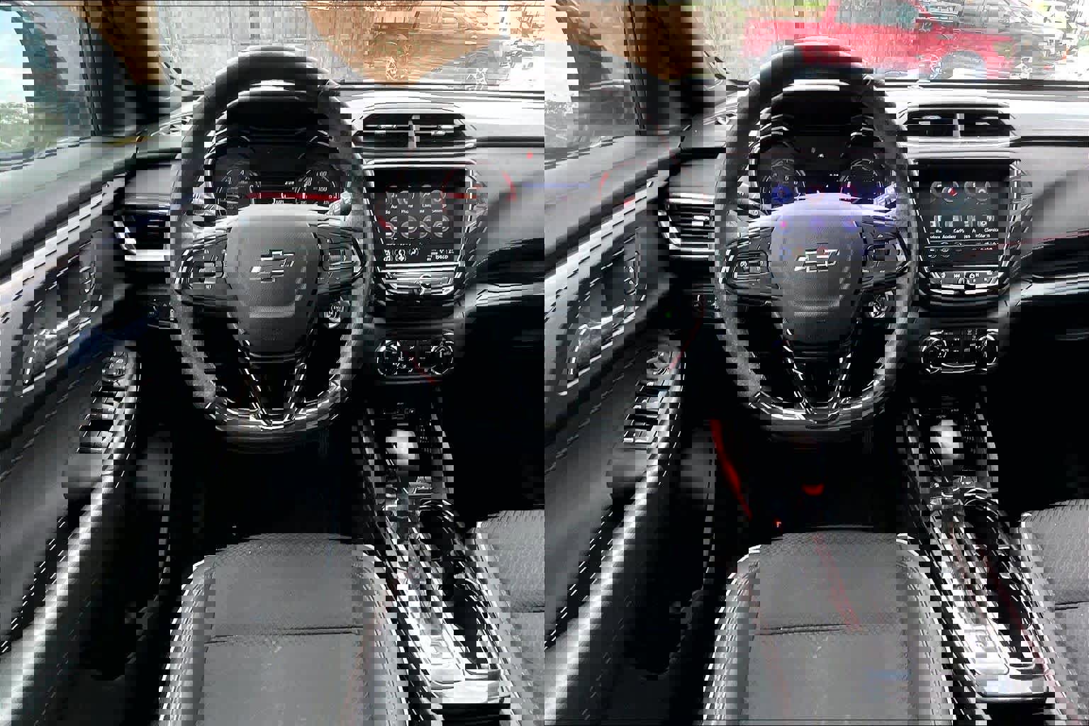 Used 2021 Chevrolet TrailBlazer RS w/ Technology Package FWD image 6