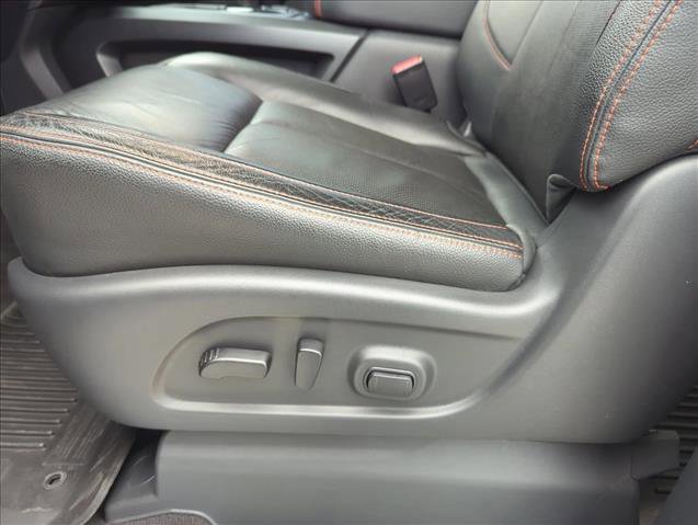 Used 2023 Nissan Titan PRO-4X w/ Pro-4x Convenience Package AWD/4WD image 11