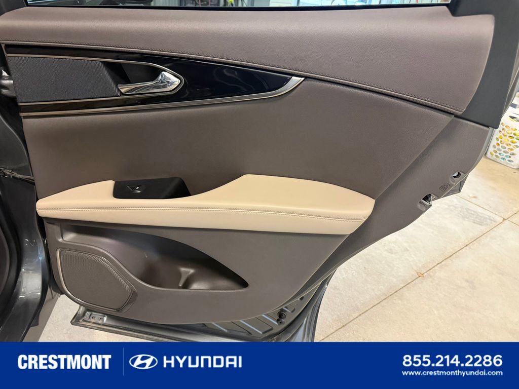 Used 2023 Lincoln Nautilus Reserve AWD/4WD image 28