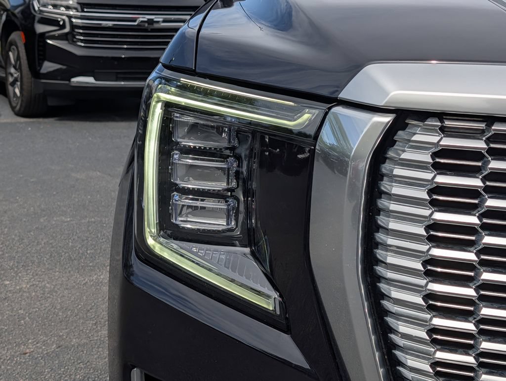 Used 2023 GMC Yukon Denali w/ Advanced Technology Package AWD/4WD image 9