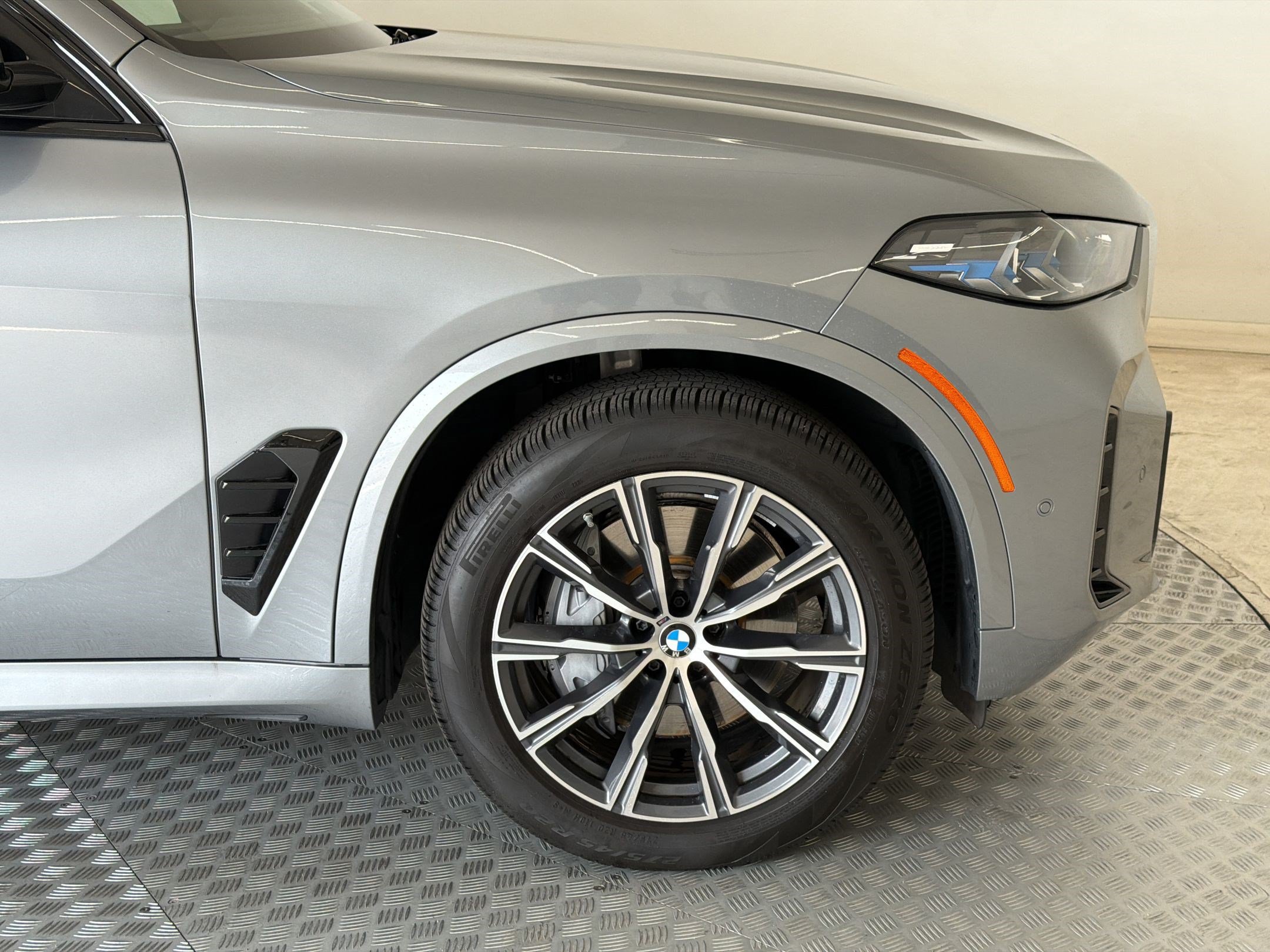 Used 2026 BMW X5 xDrive50e w/ M Sport Package AWD/4WD image 13
