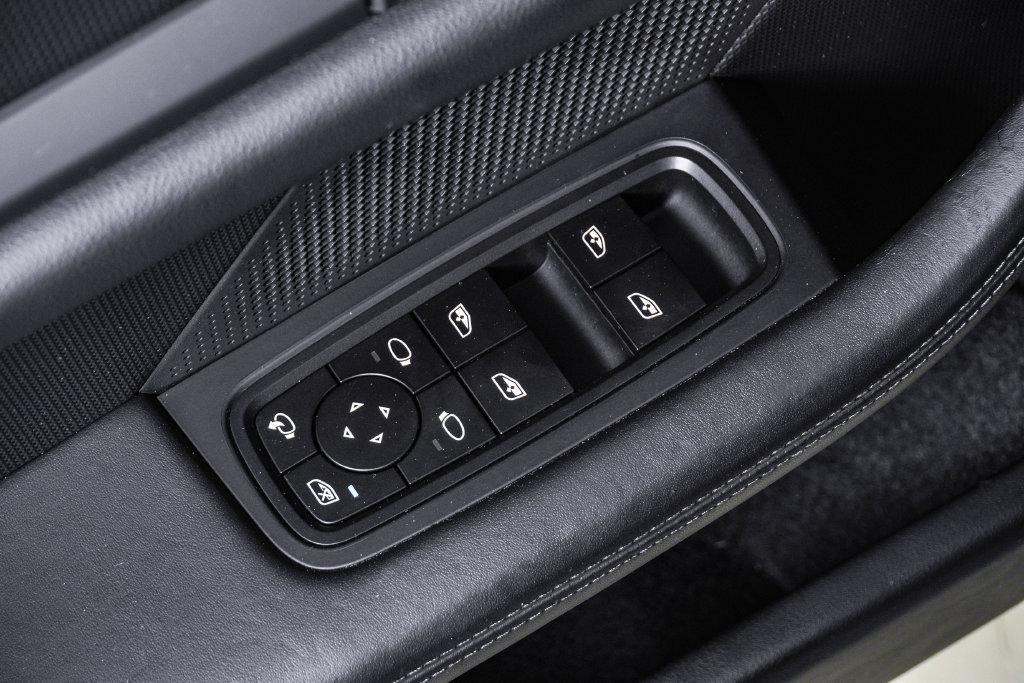 Certified 2025 Porsche Taycan AWD/4WD image 27