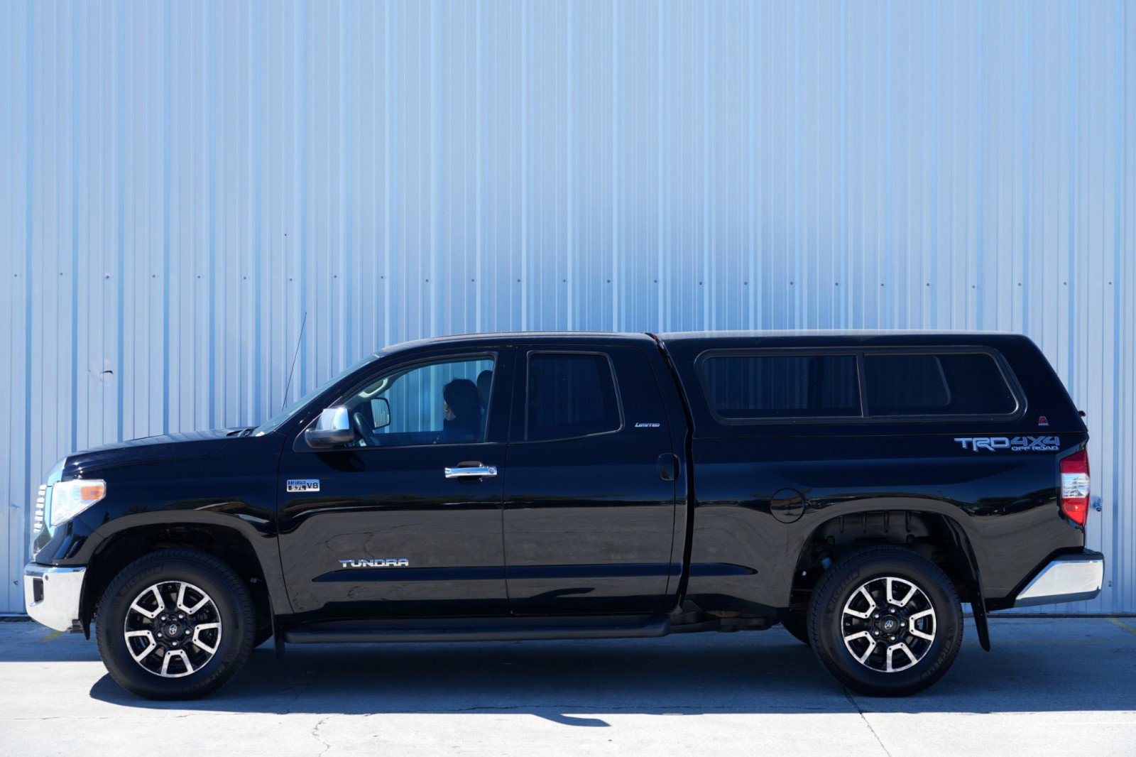 Used 2015 Toyota Tundra Limited w/ Limited Premium Package image 44