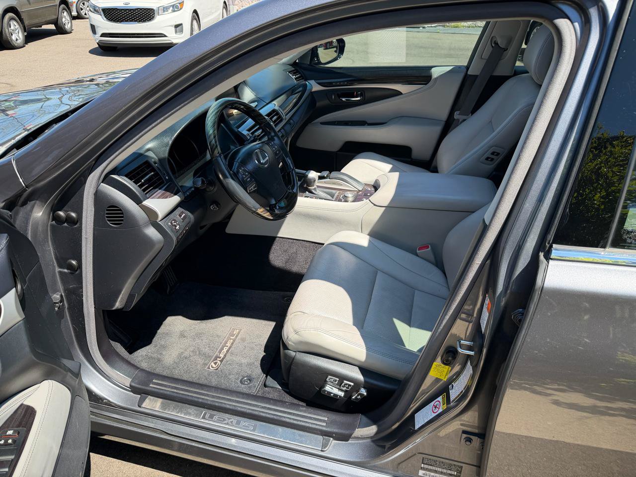 Used 2016 Lexus LS 460 w/ Comfort Package RWD image 5