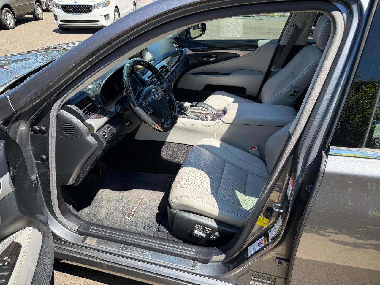 Used 2016 Lexus LS 460 Luxury w/ Comfort Package image 5