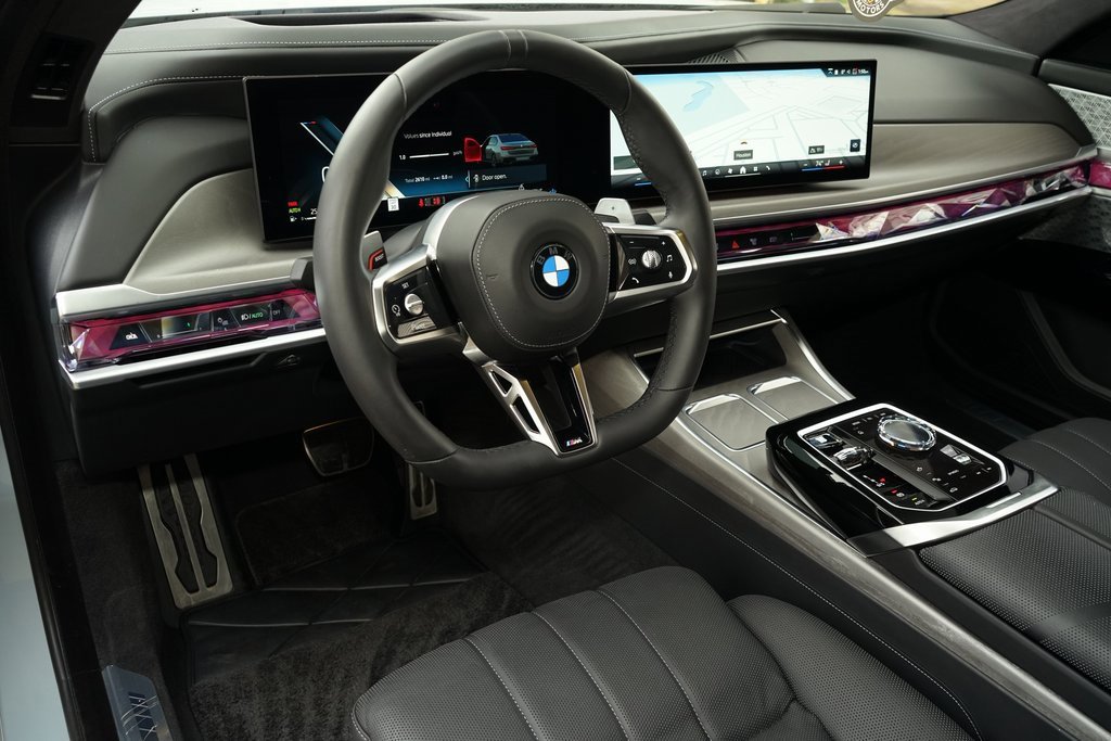 Used 2023 BMW 760i xDrive image 8