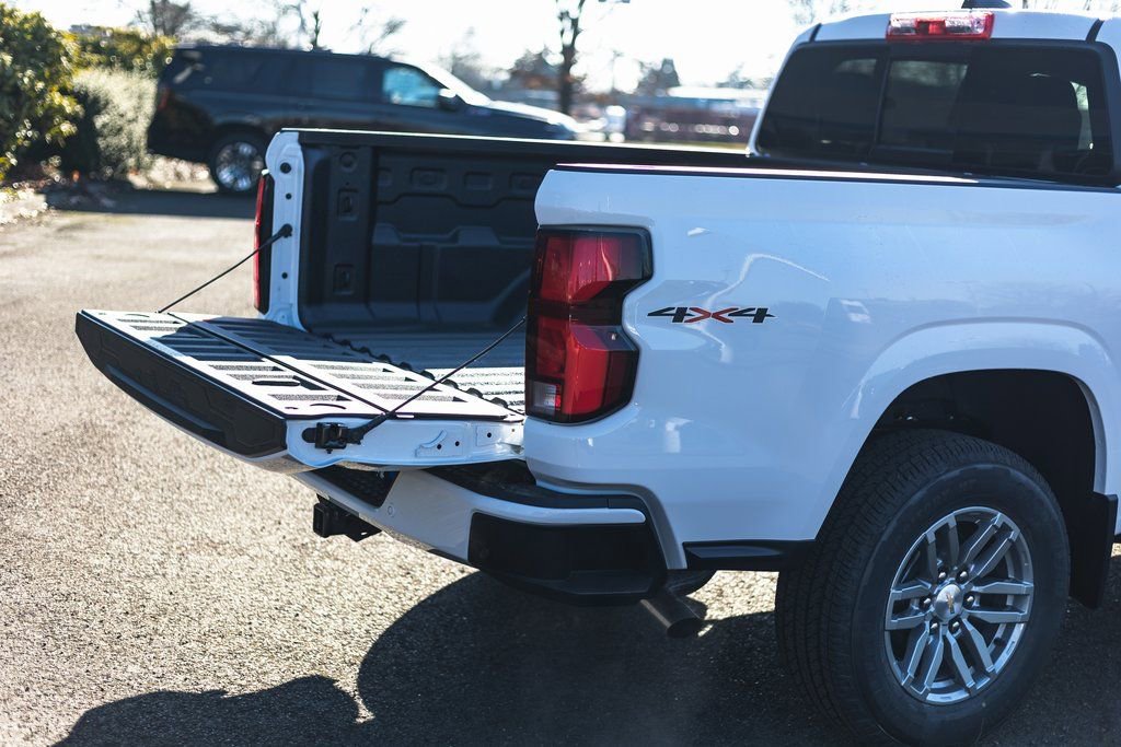 New 2025 Chevrolet Colorado LT w/ LT Convenience Package image 12