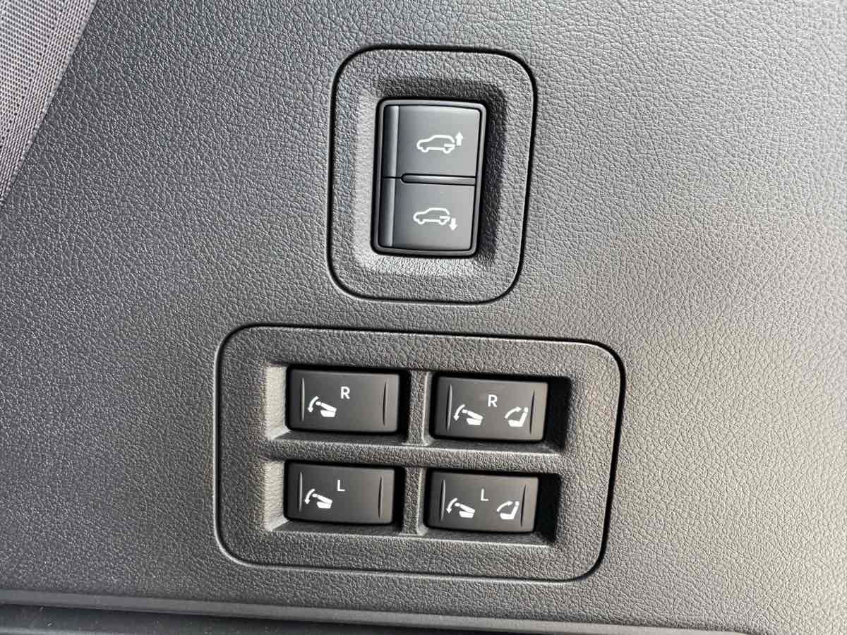 Used 2025 Nissan Armada PRO-4X w/ Pro-4X Premium Package AWD/4WD image 30