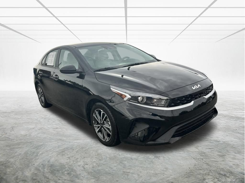 Used 2023 Kia Forte LXS FWD image 2