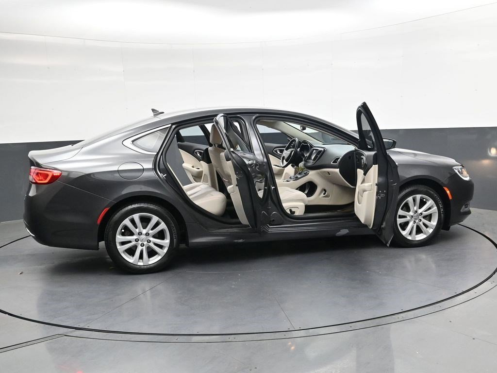 Used 2017 Chrysler 200 Limited Platinum image 33