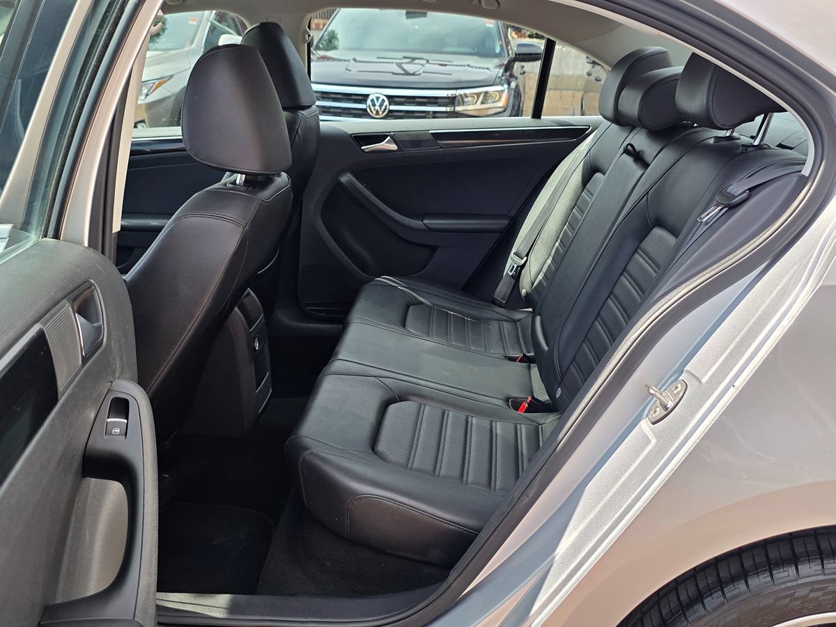 Used 2015 Volkswagen Jetta SEL FWD image 22