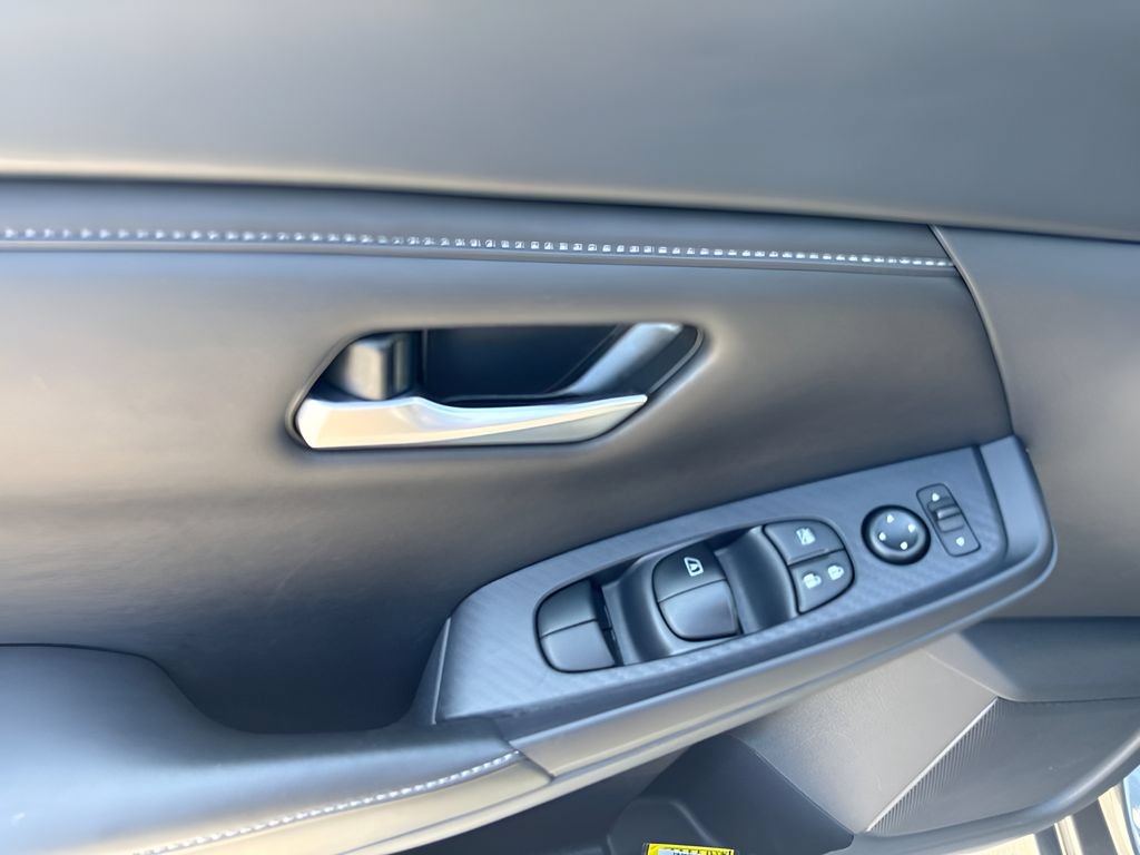 Used 2025 Nissan Sentra SV FWD image 22