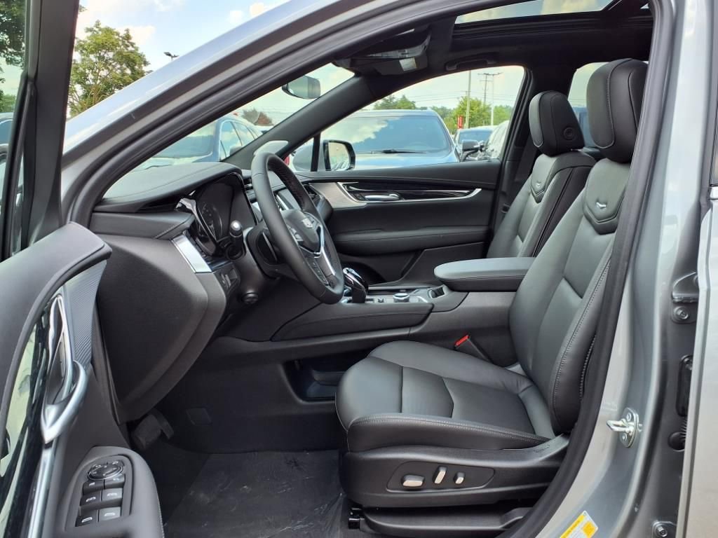 New 2025 Cadillac XT5 Premium Luxury w/ LPO, Floor Liner Package image 14