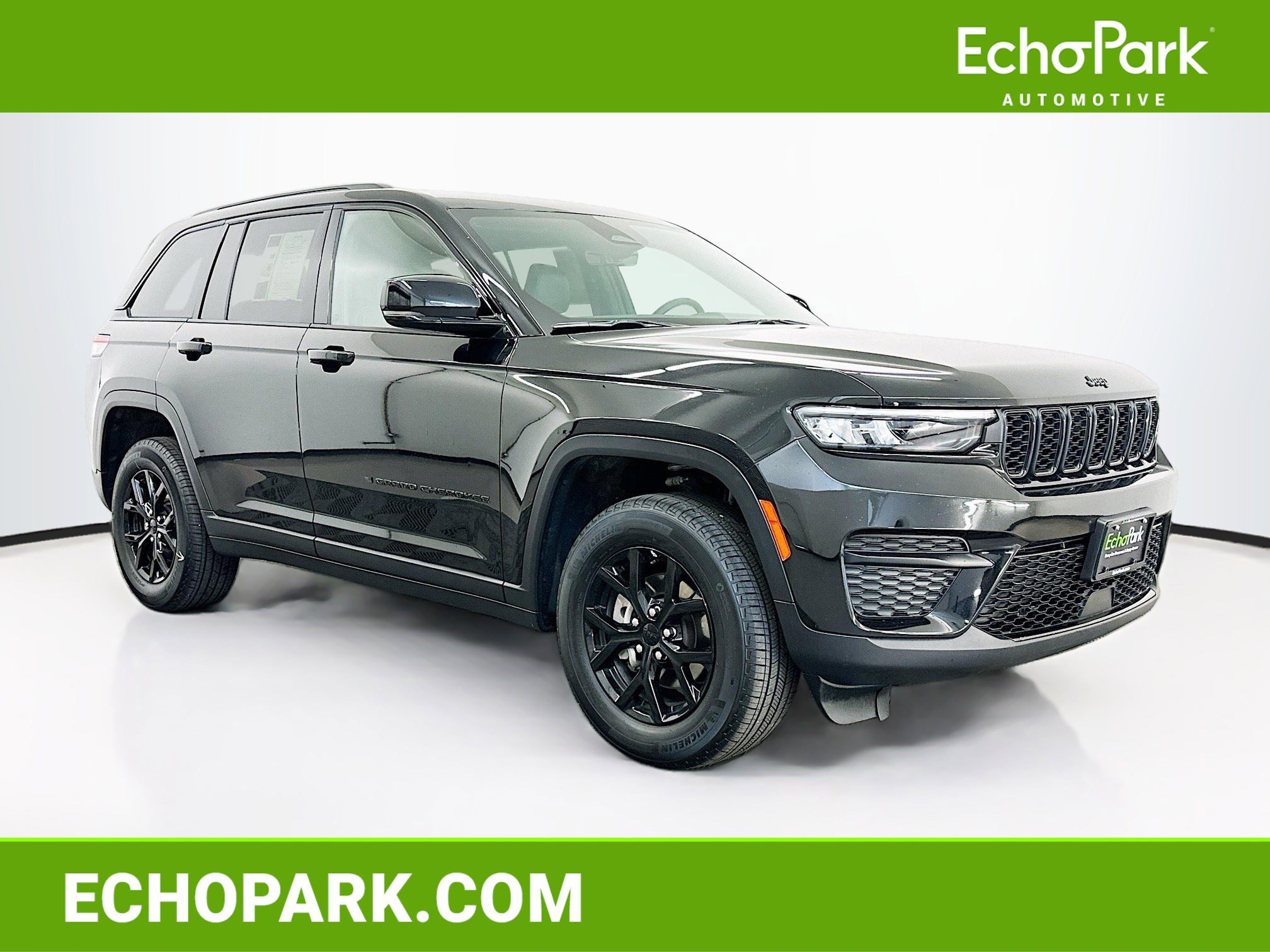 Used 2025 Jeep Grand Cherokee Altitude AWD/4WD image 1