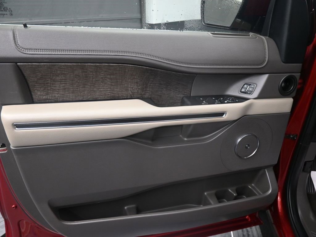 Used 2019 Ford Expedition Limited w/ Driver Assistance Package image 11