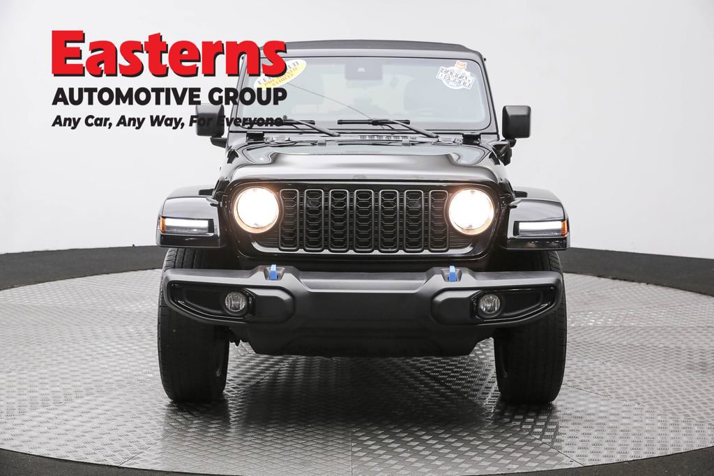 Used 2024 Jeep Wrangler Unlimited image 2