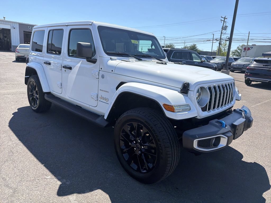 Used 2024 Jeep Wrangler Unlimited Sahara w/ Technology Group AWD/4WD image 8