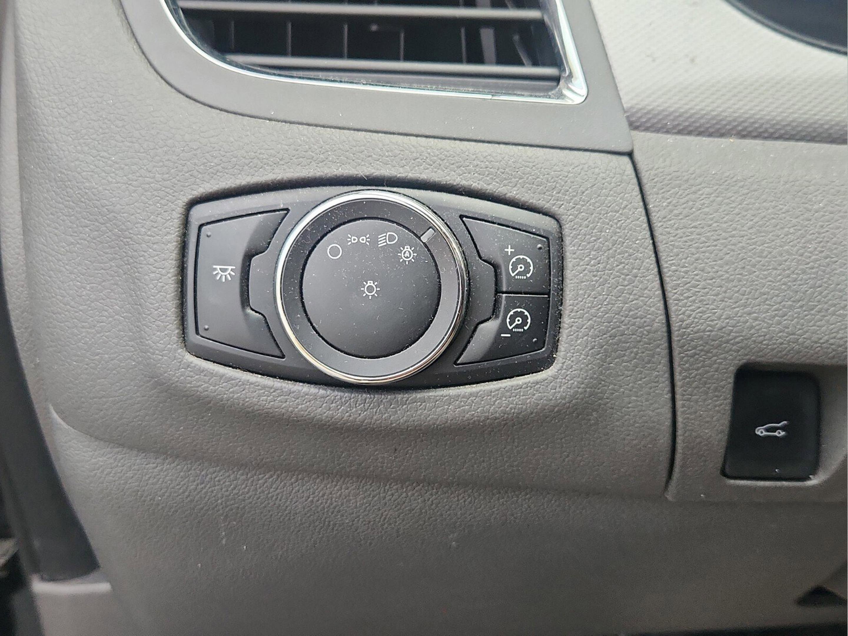 Used 2013 Ford Edge SEL image 23