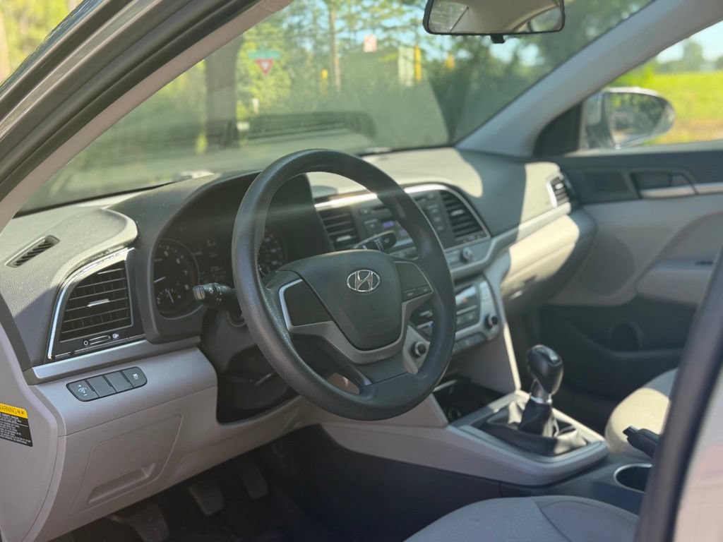 Used 2018 Hyundai Elantra SE w/ Cargo Package FWD image 11