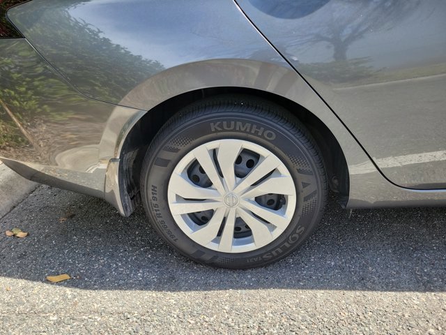 Used 2025 Nissan Versa S w/ Trunk Package image 5