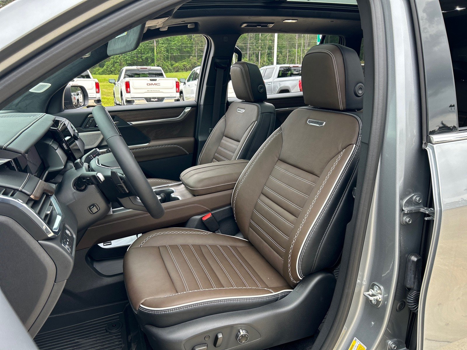 New 2026 GMC Acadia Denali Ultimate w/ LPO, Floor Liner Package FWD image 15