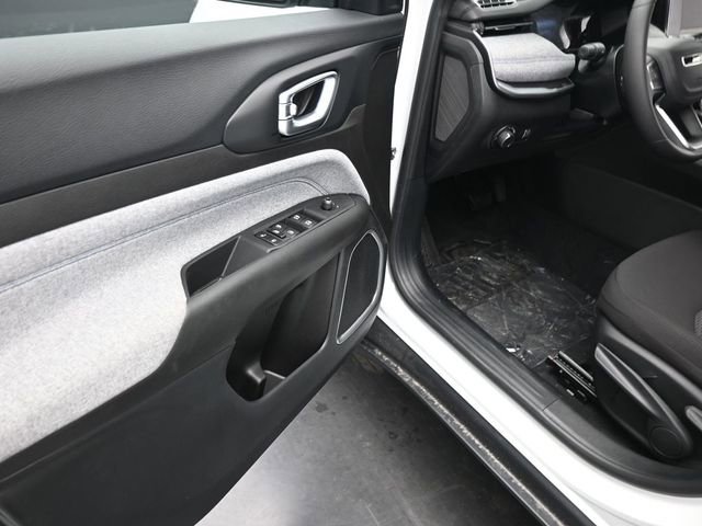 Used 2025 Jeep Compass Sport image 22