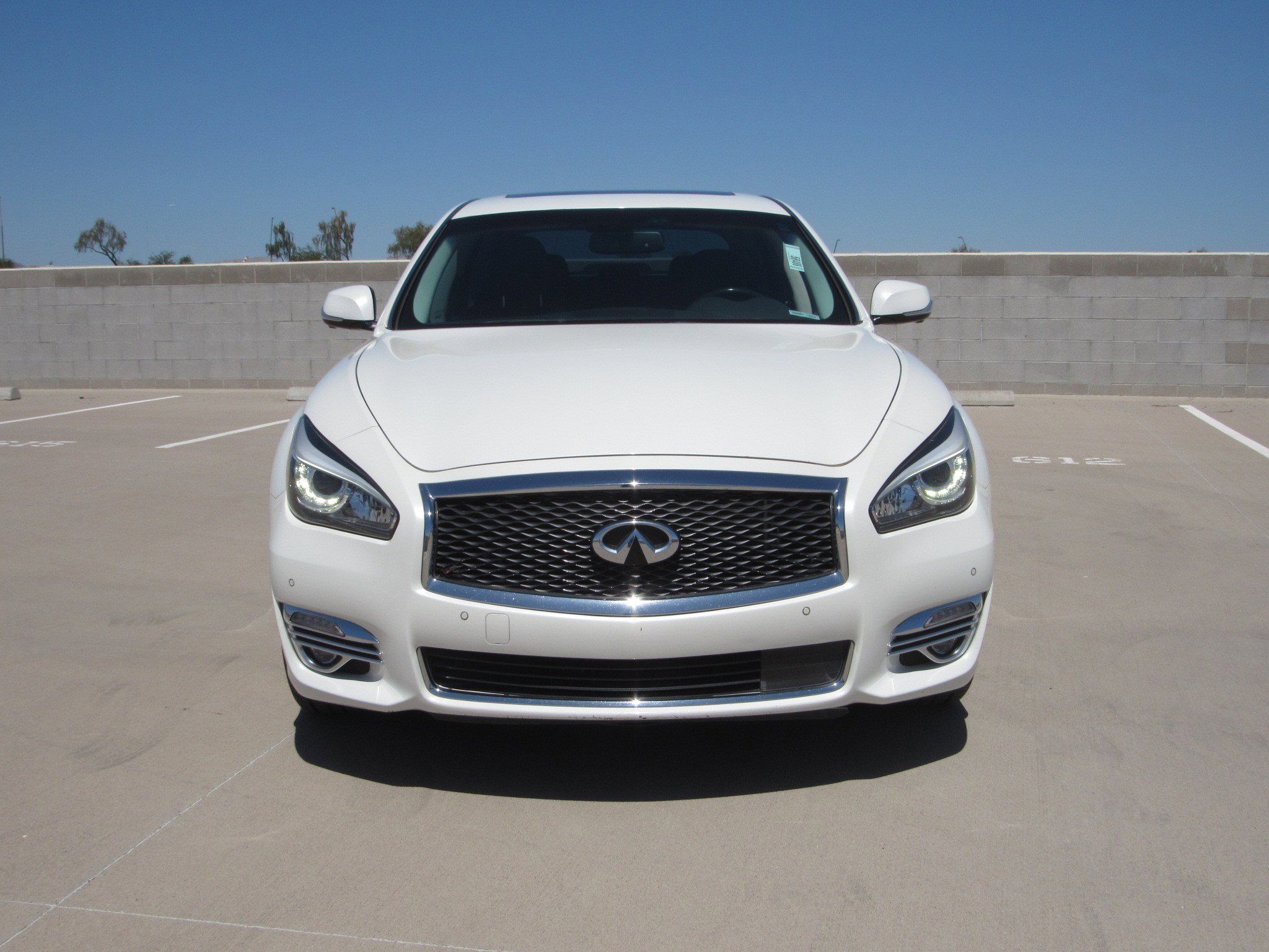 Used 2016 INFINITI Q70 L 3.7 w/ Deluxe Touring Package image 3