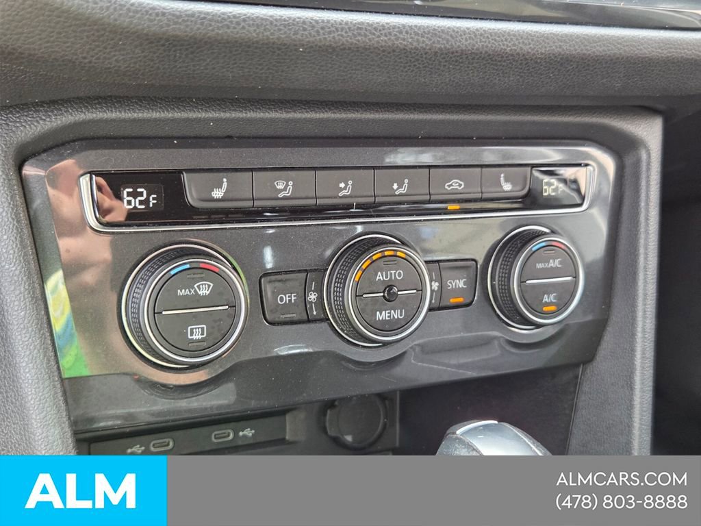 Used 2021 Volkswagen Tiguan SE image 18