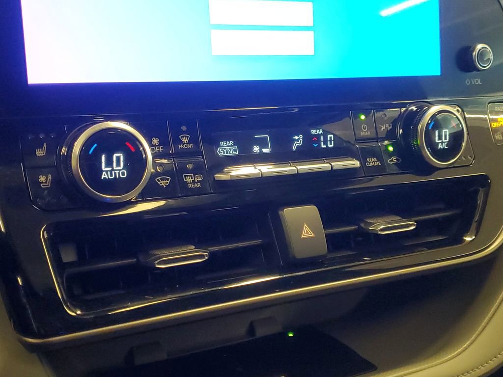 Used 2024 Toyota Highlander Limited image 30