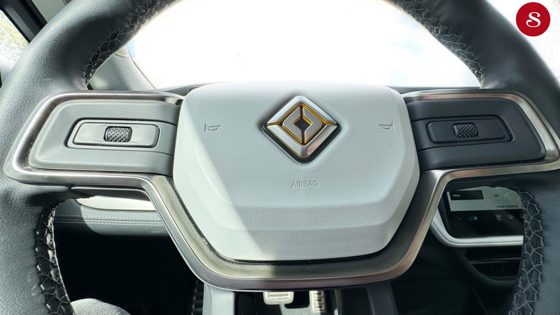 Used 2024 Rivian R1S Adventure image 13