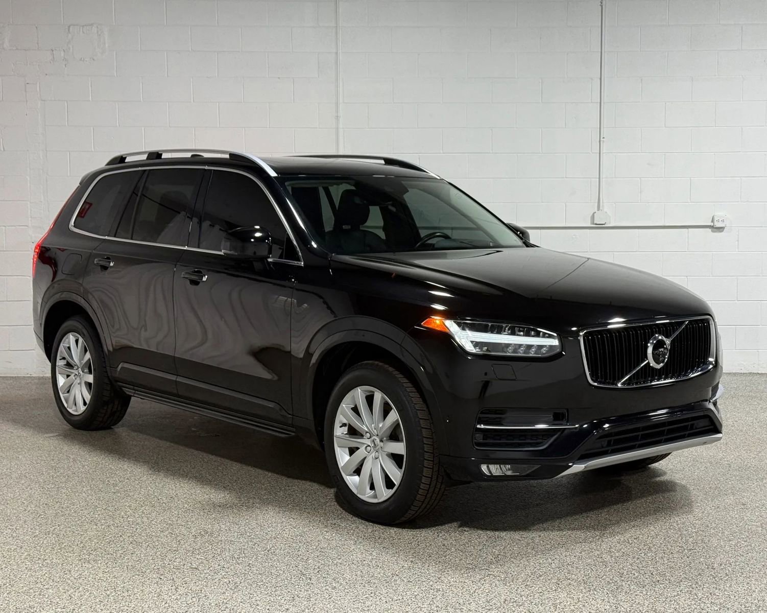Used 2016 Volvo XC90 T6 Momentum w/ Momentum Plus Package AWD/4WD image 4