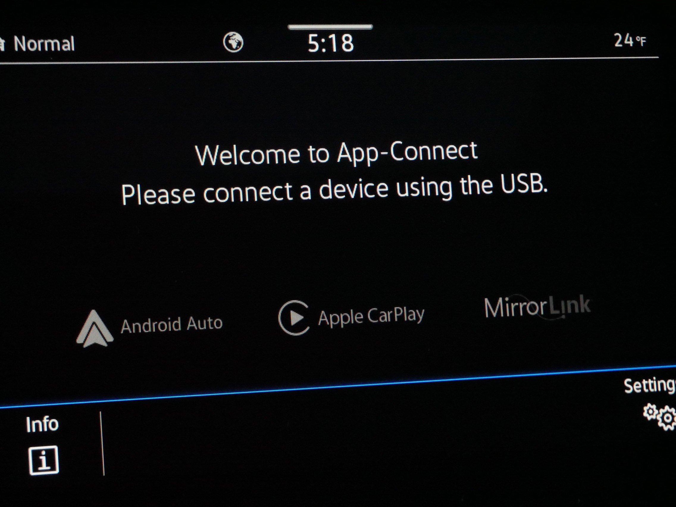 Certified 2022 Volkswagen Tiguan SE R-Line image 29